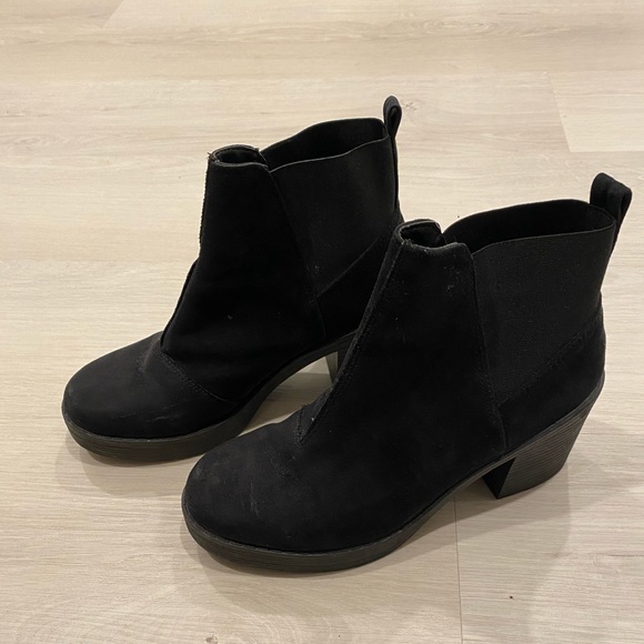 Black Platform Faux Suede Booties Size 39 - Picture 2 of 4